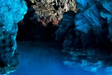 Inside the glowing Blue Cave on tour from Split